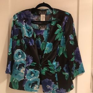 Ladies dressy 2 piece set, shell and jacket.